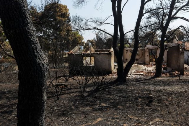 Απίστευτο – Μάτι : Πυρόπληκτοι καλούνται να πληρώνουν το φαγητό τους